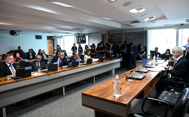 CAS pode aprovar licença-maternidade de 120 dias para atletas