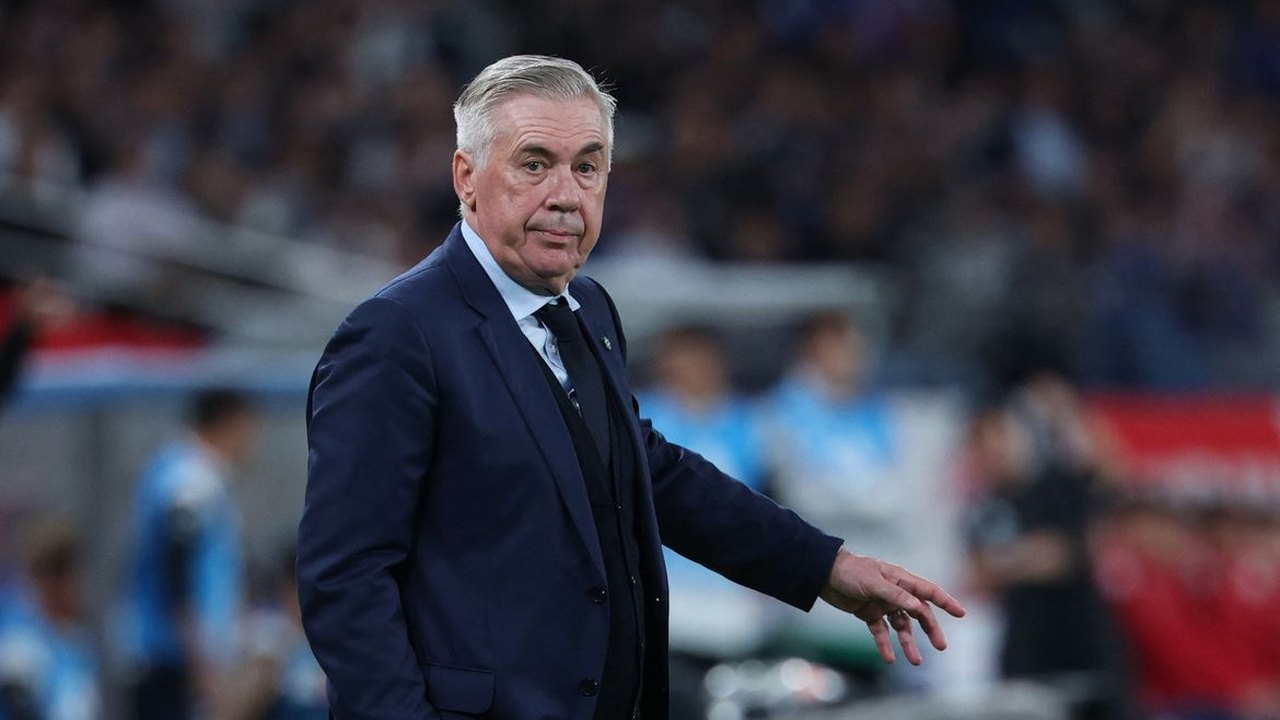 Horas antes de convocar a seleção, Ancelotti visita São Januário para assistir Vasco x São Paulo