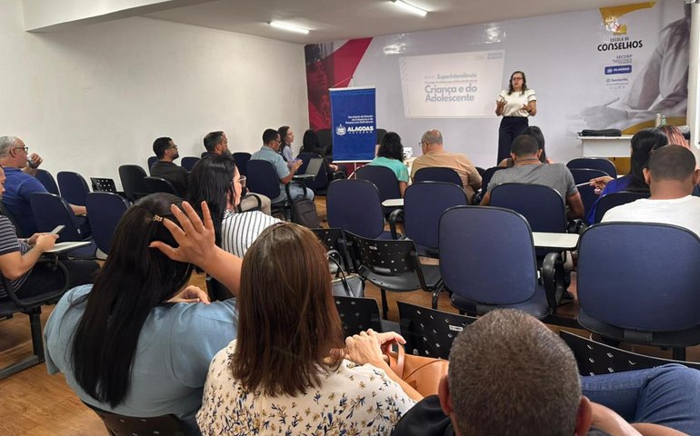 Secdef discute fortalecimento da rede de proteção à criança e ao adolescente com conselheiros tutelares