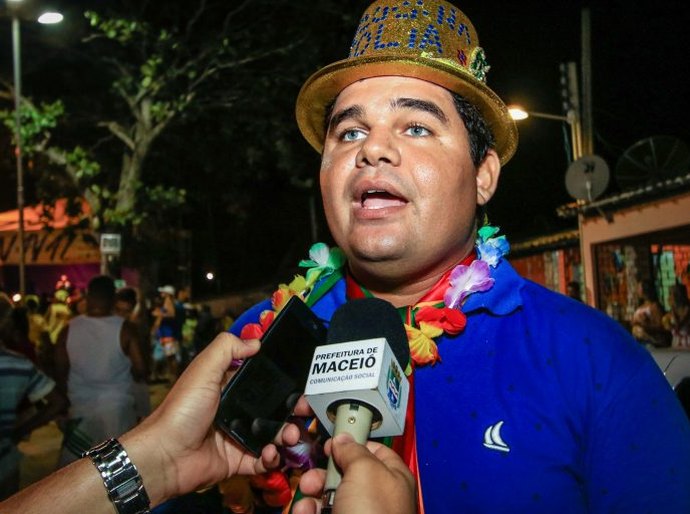 Polo carnavalesco leva folia e alegria aos moradores do Alto de Ipioca