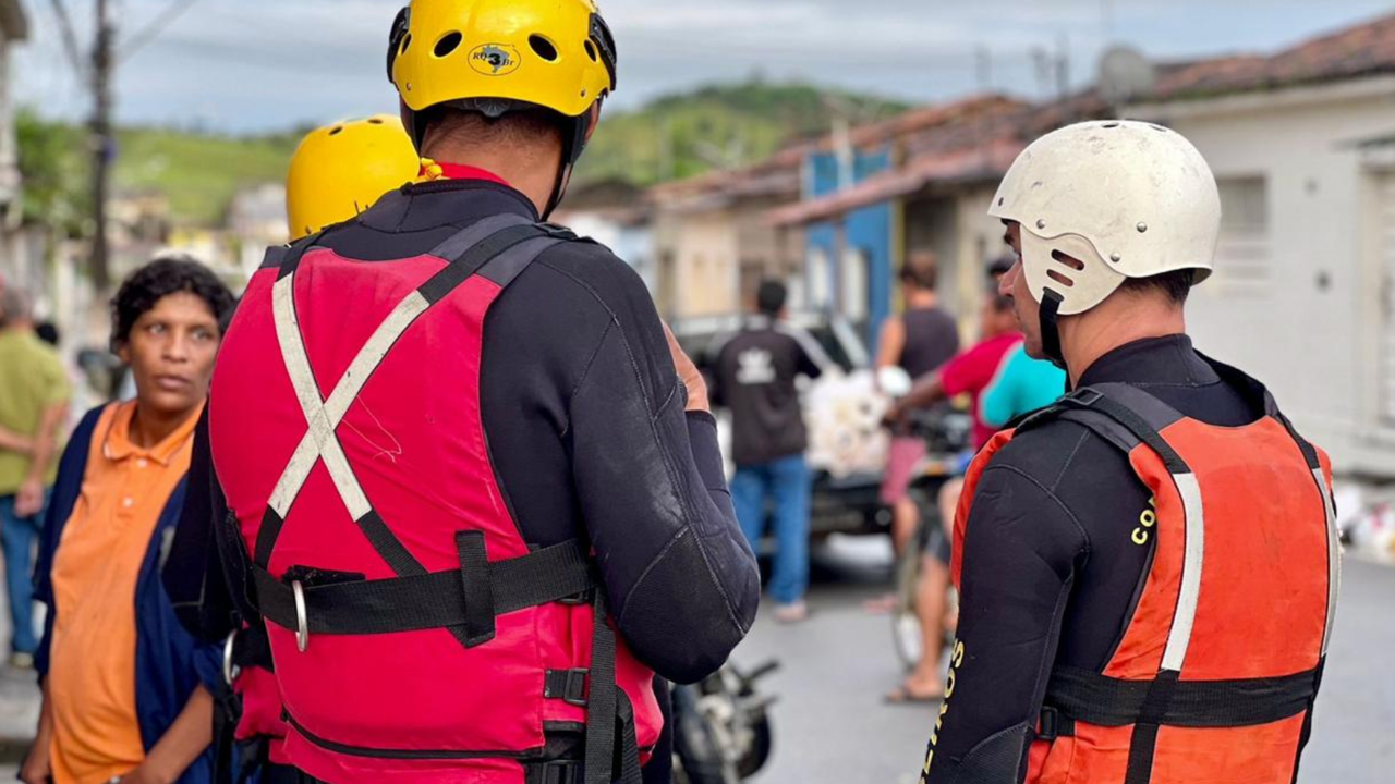 Bombeiros atendem 111 ocorrências devido às chuvas em Maceió e Rio Largo