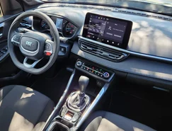 Fiat Fastback 2026 aposta na eletrificação leve para crescer no mercado - Divulgação (9).jpeg 