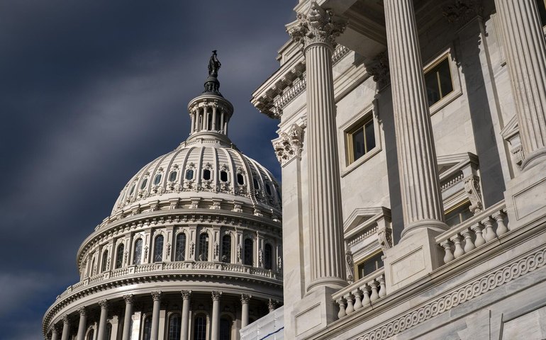 EUA devem se concentrar no povo americano em vez de enviar armas para Kiev, diz congressista