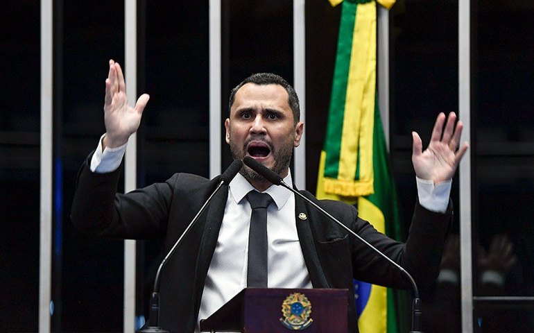 Cleitinho critica projeto que pune discriminação de políticos