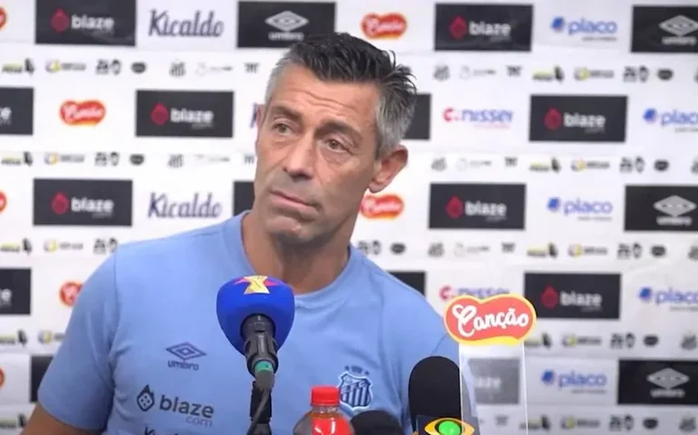 Caixinha comemora exibição do Santos e não teme pressão da torcida: 'Isso não me preocupa'