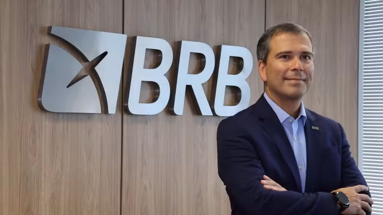 Presidente do BRB afirmou a Vorcaro que estariam 'juntando as vidas' após negociação de imóveis