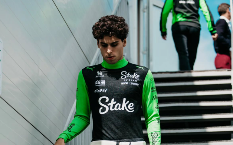 Oscar Piastri lidera corrida sprint do GP do Catar de ponta a ponta; Bortoleto termina em 11º