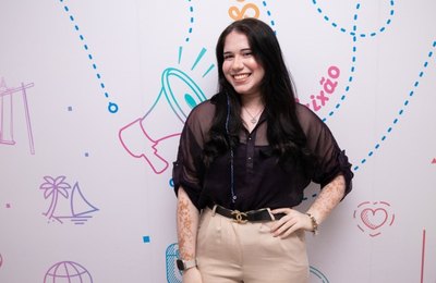 “Estou vivendo meu sonho”: Participante do Brilha Jovem conquista emprego após qualificação