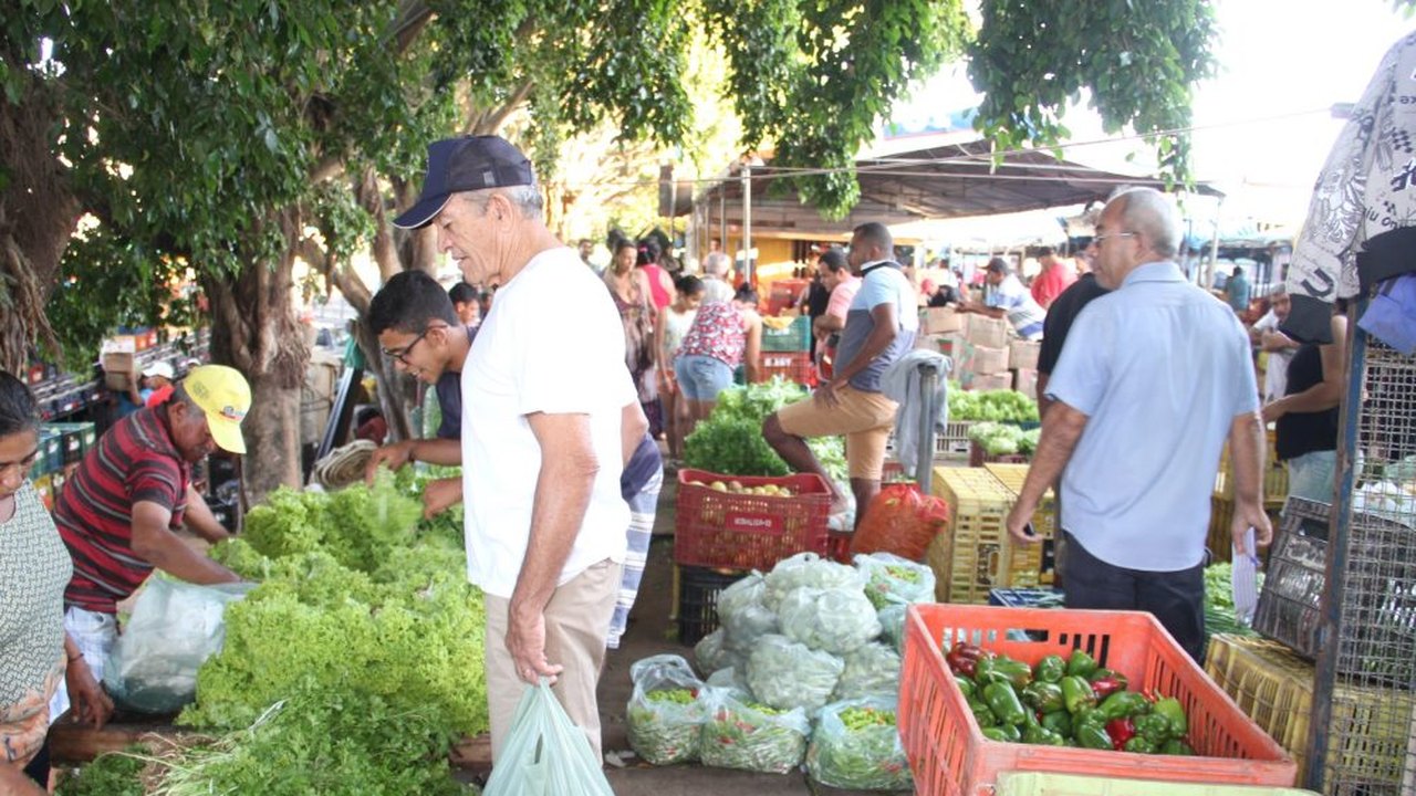 Mercados e feiras livres ampliam cuidados com higienização e seguem funcionando