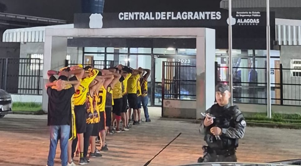 Após identificação pela inteligência da PM, suspeitos foram levados à Central de Flagrantes e autuados com base na Lei Geral do Esporte / Foto: Marlon Araújo (Instagram)