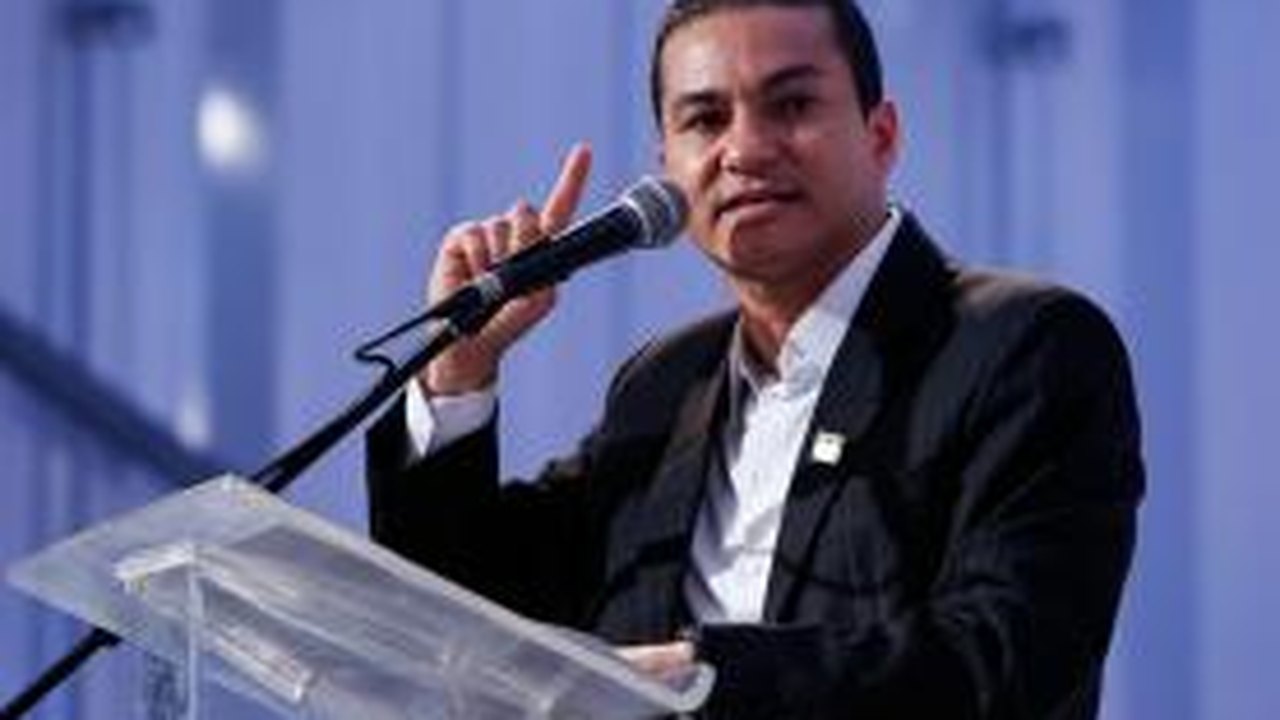 Foragido, Allan dos Santos participa de motociata de Bolsonaro nos EUA