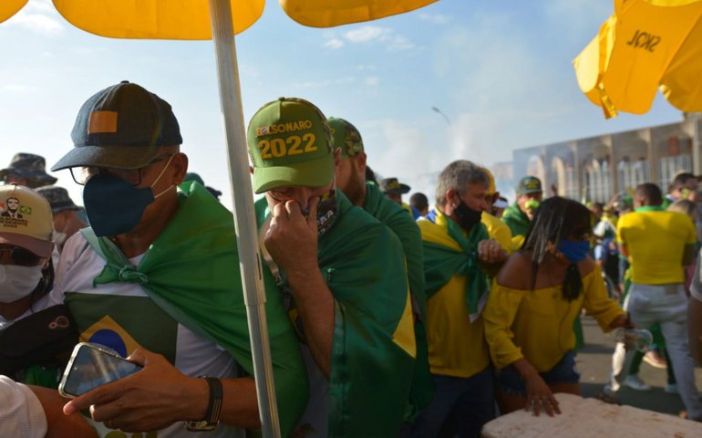Parte de manifestantes se decepciona por Bolsonaro não ordenar invasão ao STF