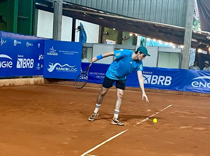 Brasileiros brigam por últimas vagas na chave principal do torneio de Maceió nesta segunda (18)