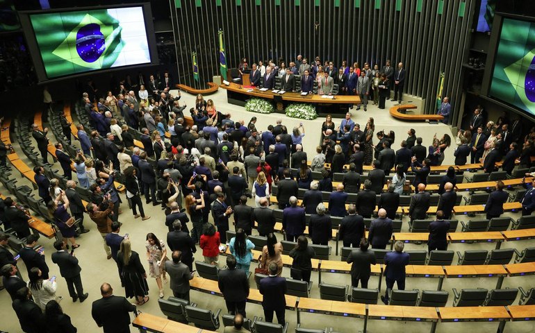 Poderes articulam acordão para conter crise e frear investigações sensíveis em Brasília