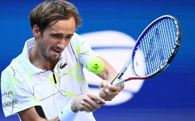 Medvedev encerra invencibilidade de Alcaraz e vai enfrentar Sinner na final de Indian Wells