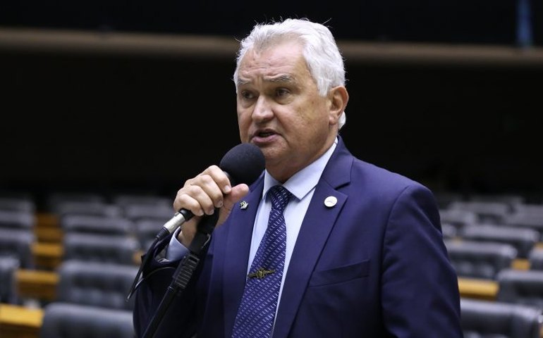 Girão acusa STF e governo Lula de promoverem nepotismo em nomeações