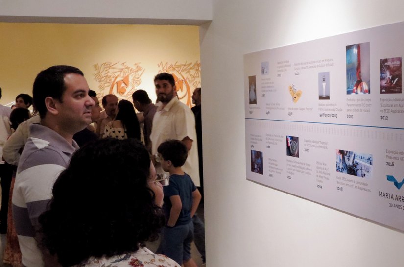 Público lota Pinacoteca Universitária para exposição de Marta Arruda
