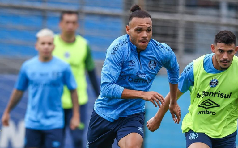Grêmio perde jogo atrasado e é ultrapassado pelo Criciúma na tabela do Brasileirão