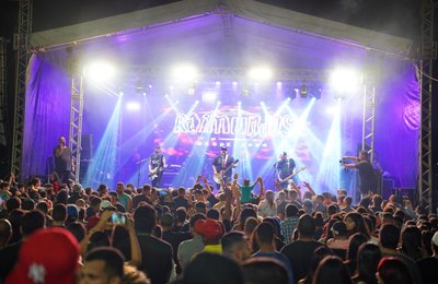 Com Raimundos, Quiçaça e Dose Cowboy, Arapiraca realiza 1ª edição do Rock no Lago