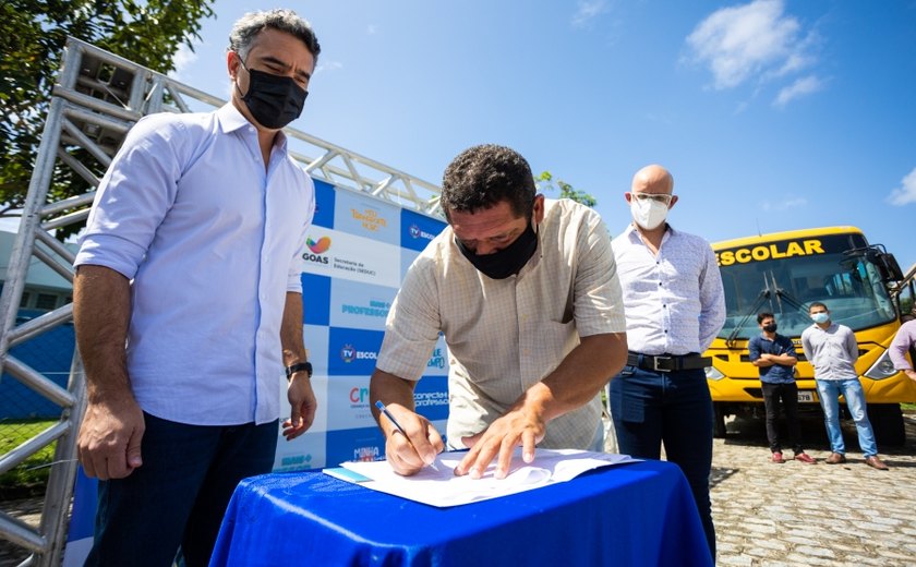 Secretário Rafael Brito recebe aprovados em PSS para motorista escolar