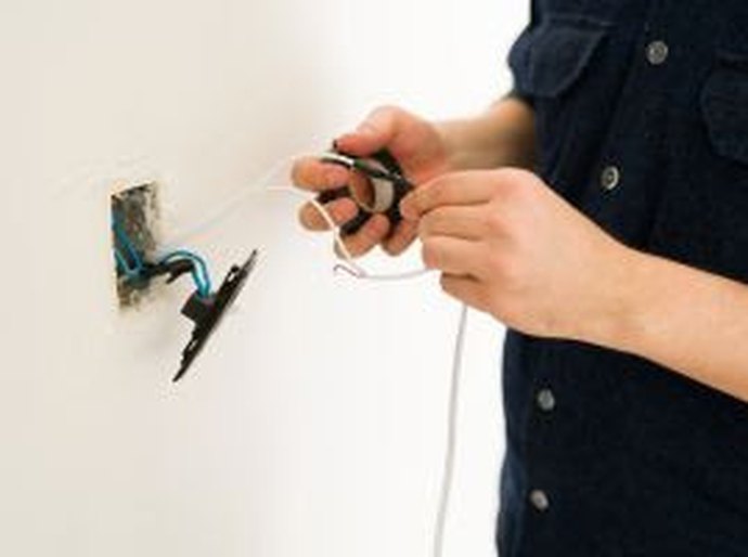 Dia do Eletricista: acidentes elétricos crescem 11,6% e segurança exige profissionais qualificados