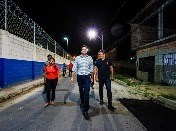 Conjunto Galileia, no Benedito Bentes, ganha iluminação em LED