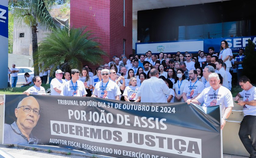 Servidores da Sefaz realizam ato em memória de João de Assis e clamam por justiça