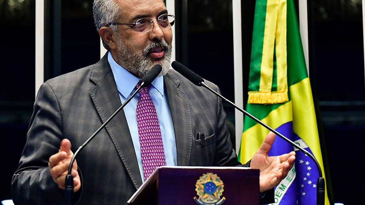 Paim celebra aprovação da jornada de 40 horas semanais e defende fim da escala 6x1