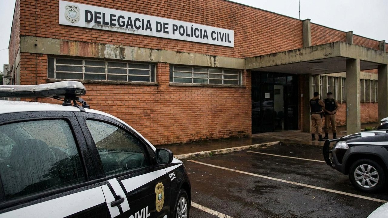 Filho da cantora gospel Gisele Nascimento ainda não se apresentou à polícia após morte do tio; arma era do pai, policial civil