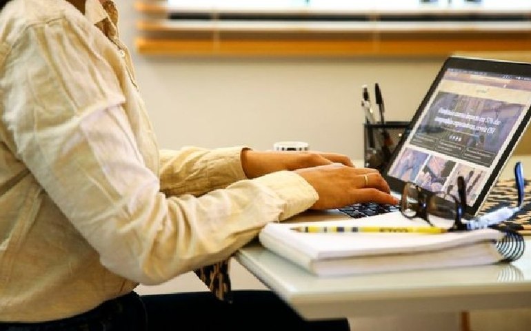 Trabalho remoto expande mercado no exterior para profissional brasileiro