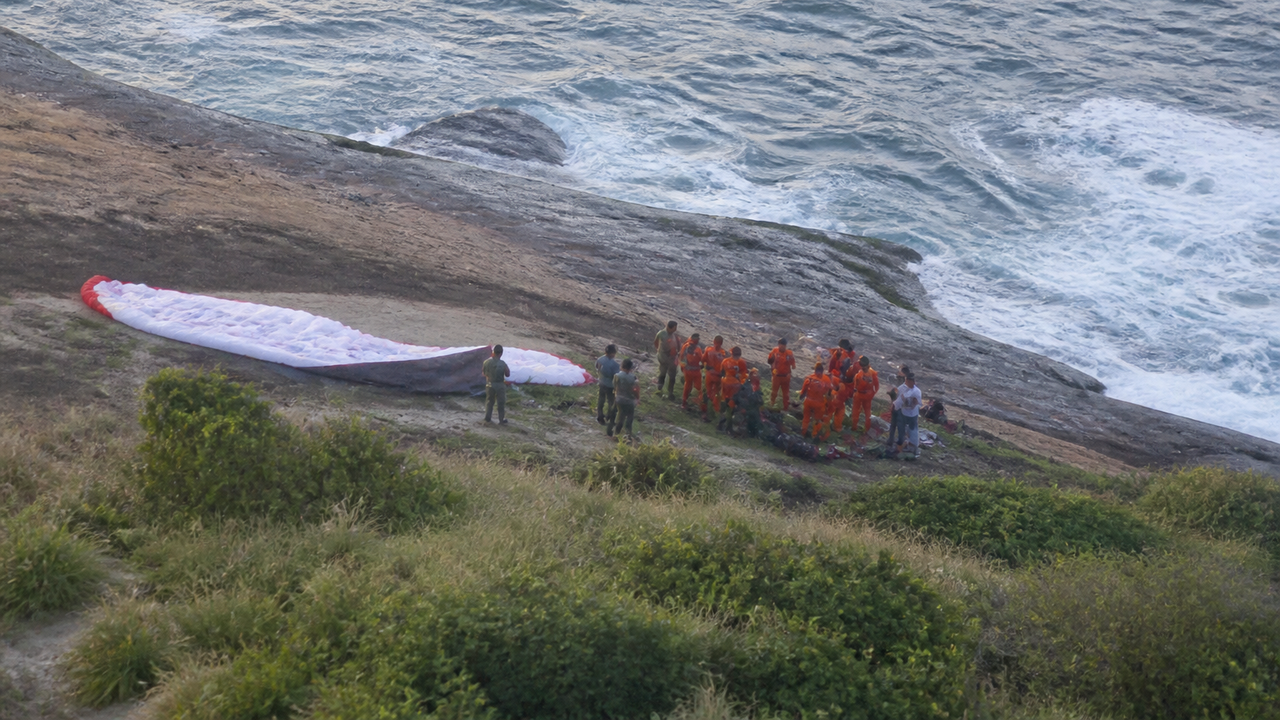 Coronel do Exército morre após queda de parapente em São Conrado