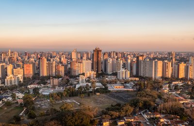 Novas tecnologias em segurança, saúde e educação apoiam cidades inteligentes na prestação de serviços públicos
