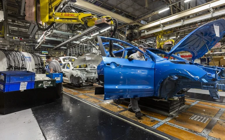 Produção industrial do Reino Unido cai 0,8% em julho ante junho, abaixo da estimativa