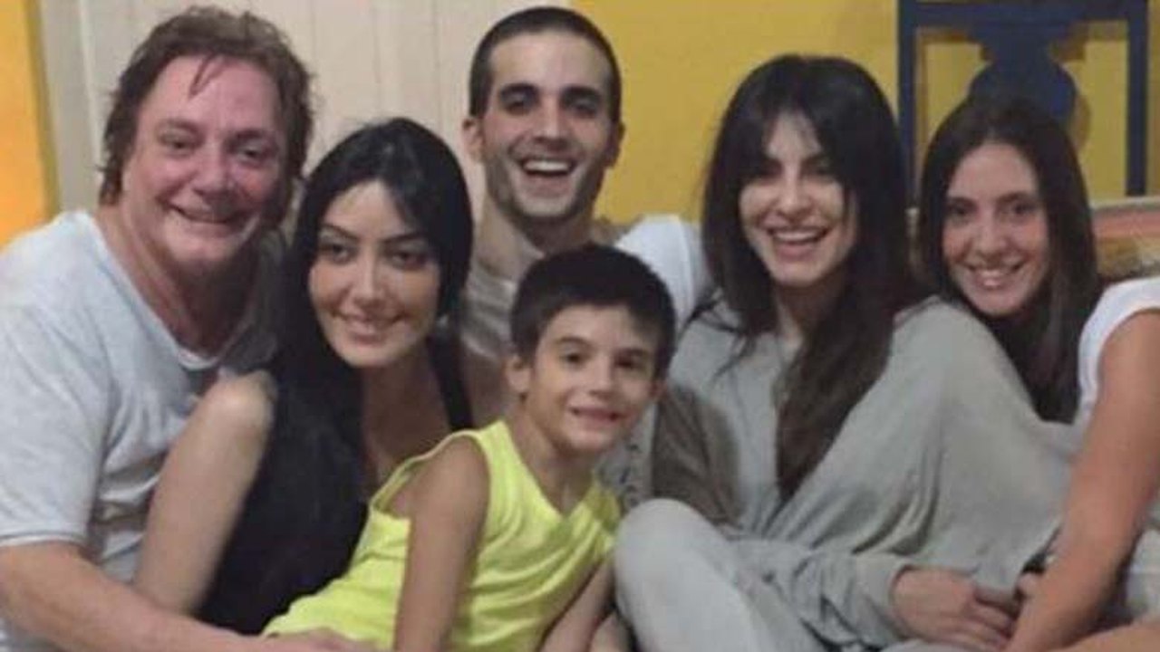 Clique ousado de Cleo Pires na cama provoca rebuliço na internet