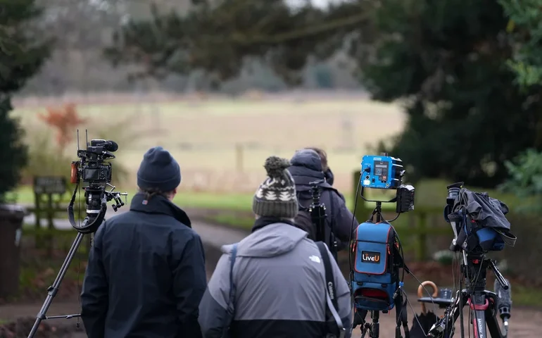 Polícia revistou a casa do ex-príncipe Andrew um dia após sua prisão