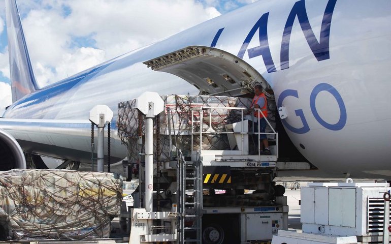 Demanda por transporte aéreo de cargas cai 8% em setembro em base anual, diz Iata