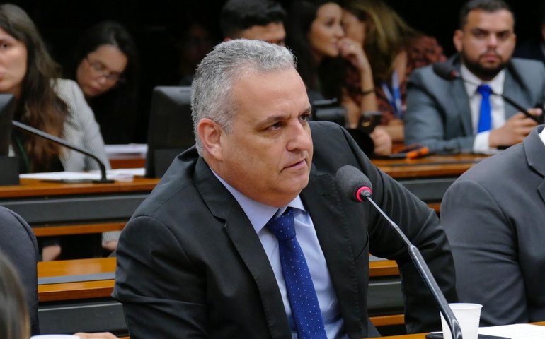 Alfredo Gaspar foi o único deputado alagoano a votar contra a taxação de super-ricos e offshores