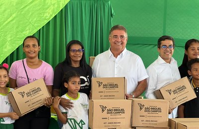 Prefeitura de São Miguel dos Campos entrega kits com materiais escolares a todos os alunos da rede