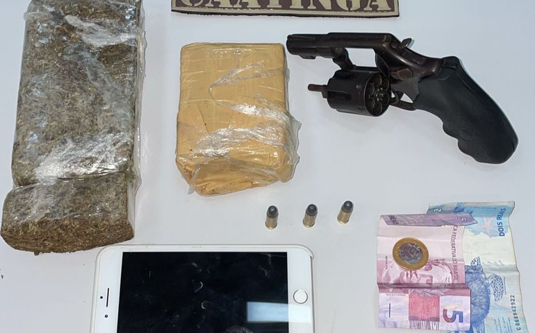 Guarnições da PM predem suspeitos com armas de fogo em Piranhas e Arapiraca