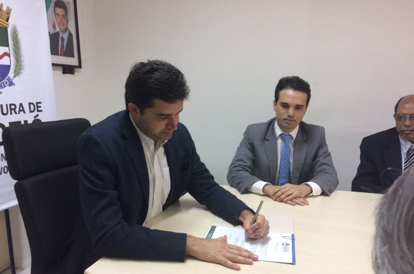 Prefeito Rui Palmeira empossa conselheiros tributários de Maceió