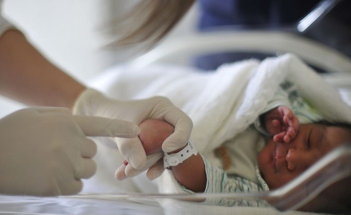 Ministério da Saúde diz que o exame físico de recém-nascidos é realizado de forma rotineira