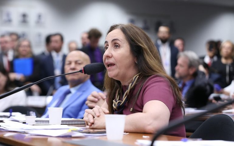 Comissão discute regulamentação para cursos de educação a distância