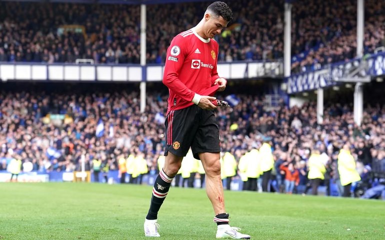 FA acusa Cristiano Ronaldo de comportamento violento contra torcedor do Eveton