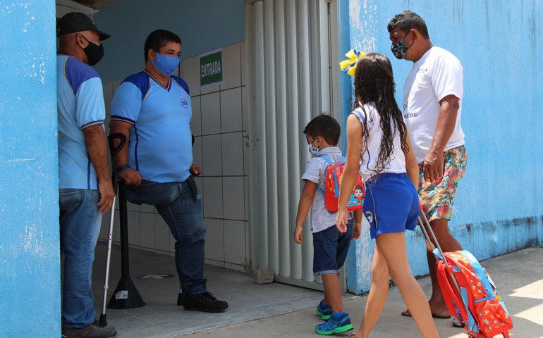 Alunos da rede municipal de Coruripe retornam às aulas presenciais