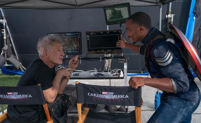Harrison Ford e Anthony Mackie nos bastidores de Capitão América 4 Harrison Ford e Anthony Mackie nos bastidores de Capitão América 4