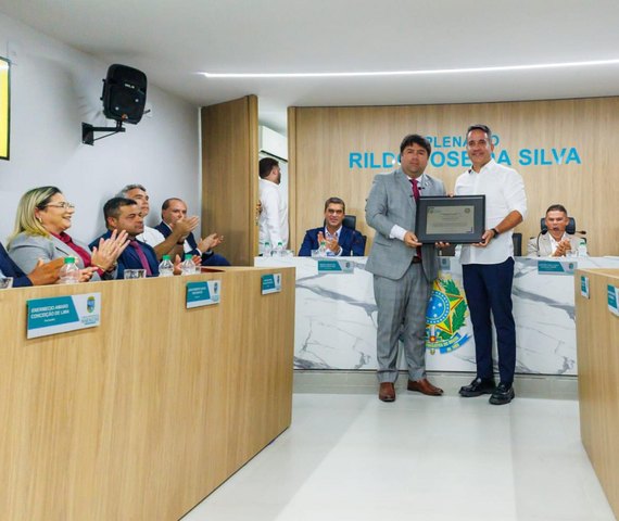 Paulo Dantas recebe comenda Costa dos Corais em Maragogi