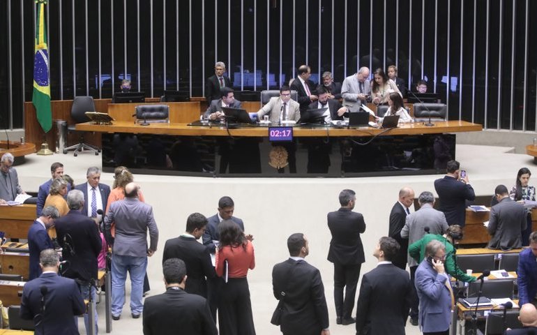 Câmara pode votar projeto sobre combate a incêndios florestais