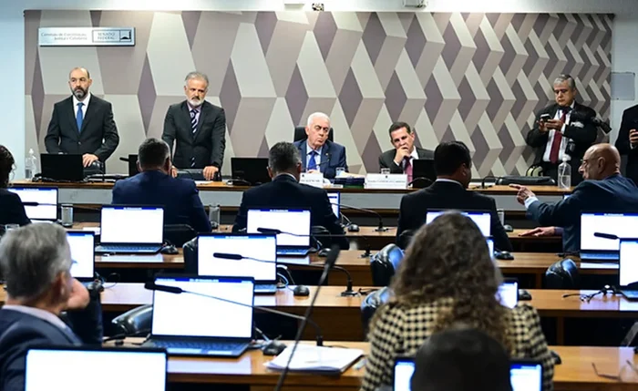 PEC define até 36 horas semanais e dois dias de descanso