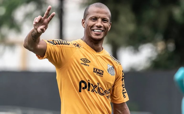 Sánchez e Ângelo retornam e se aprontam para reforçar Santos no clássico