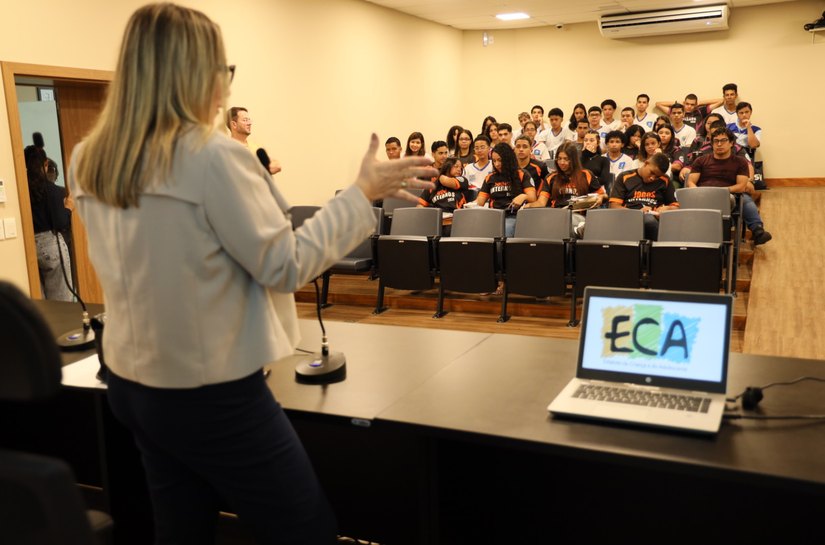 Ministério Público recepciona 70 alunos da rede estadual de ensino para falar de direitos e deveres